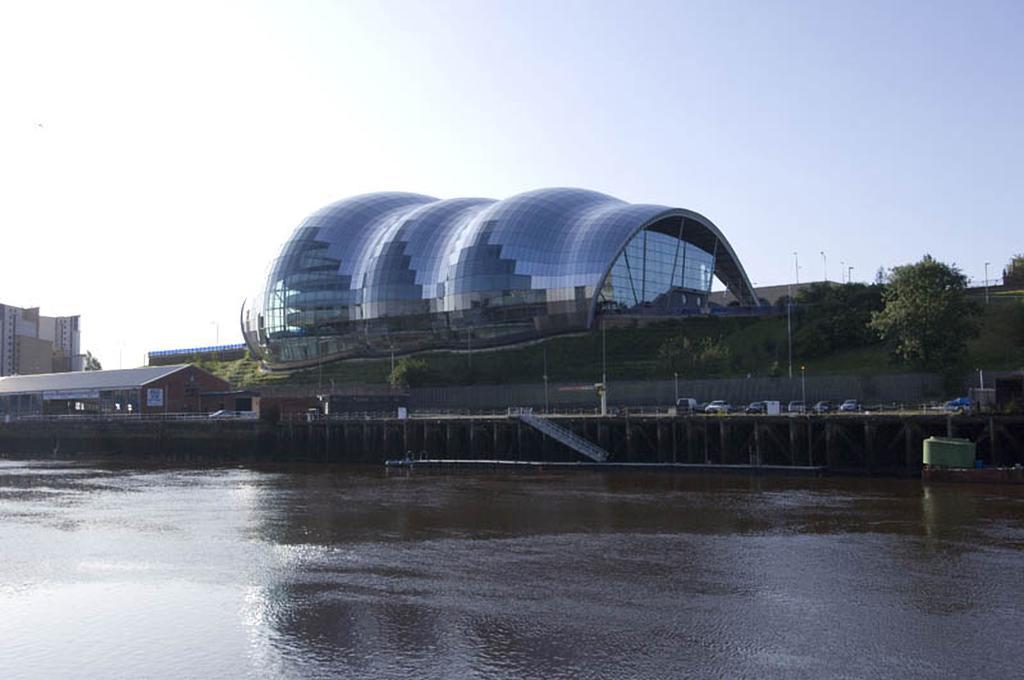 Premier Inn Newcastle Quayside Экстерьер фото